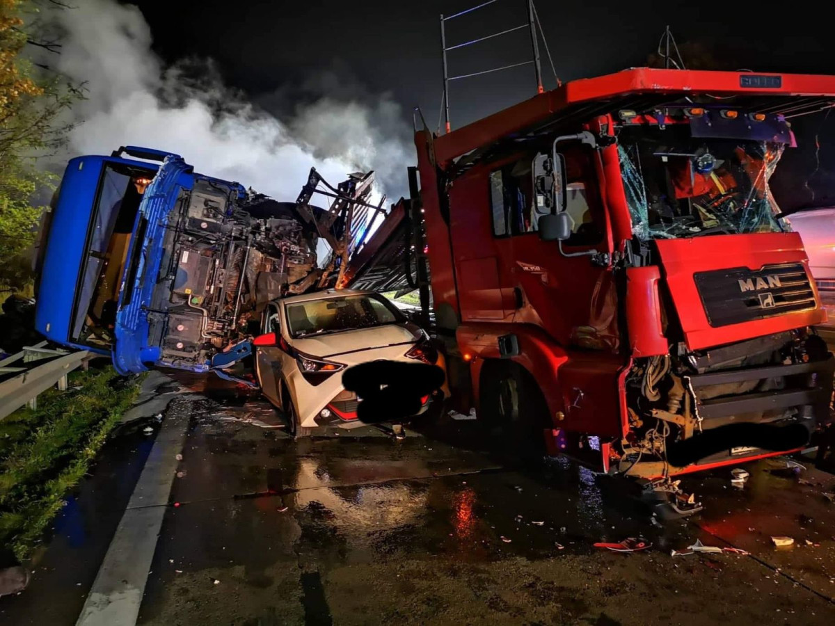Karambol z udziałem pięciu samochodów na A4