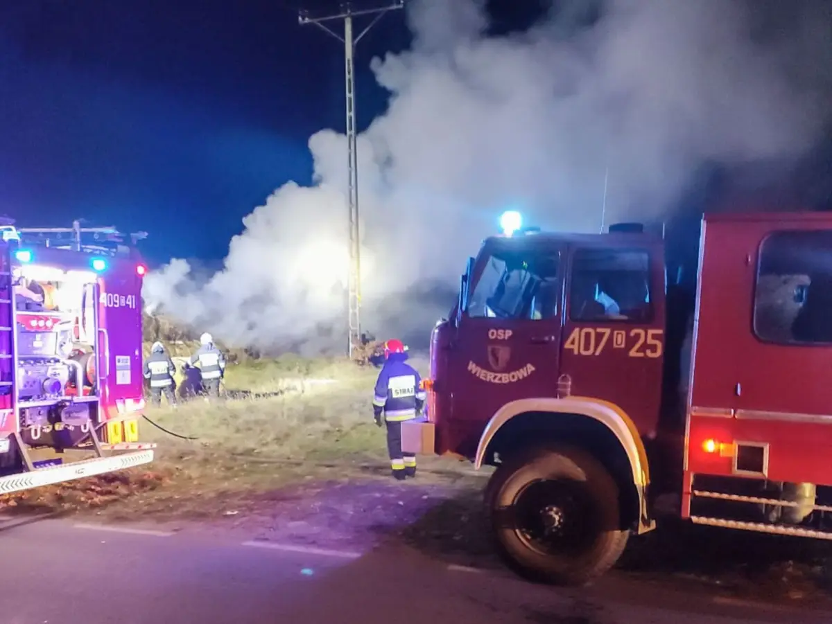 Pożar balotów siana w Gromadce