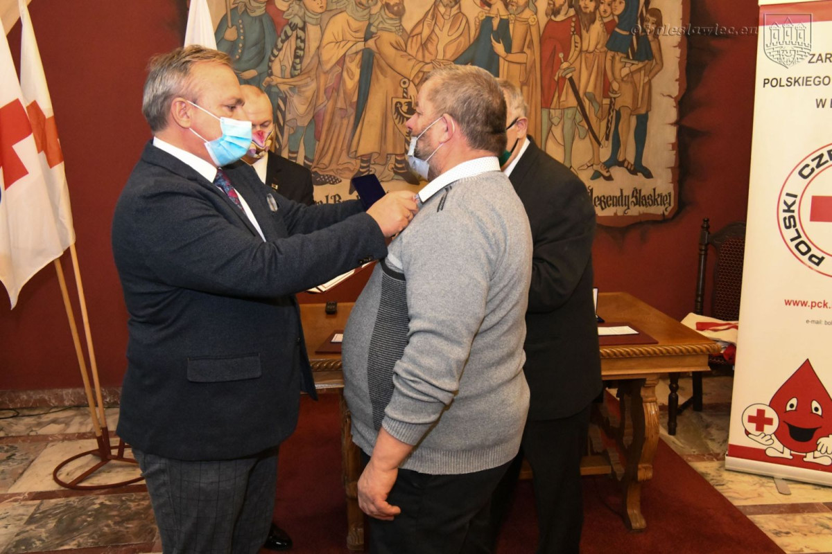Honorowi dawcy krwi z Bolesławca docenieni przez ministra zdrowia