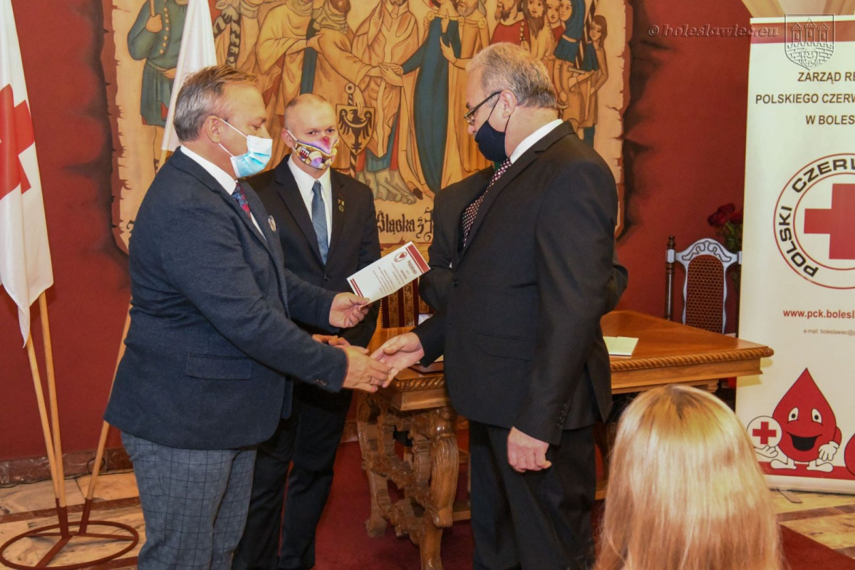 Honorowi dawcy krwi z Bolesławca docenieni przez ministra zdrowia