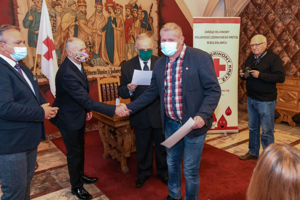 Honorowi dawcy krwi z Bolesławca docenieni przez ministra zdrowia