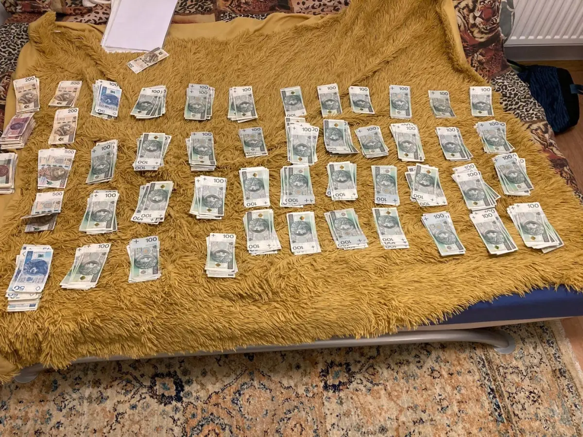 Підозрюваний і готівка