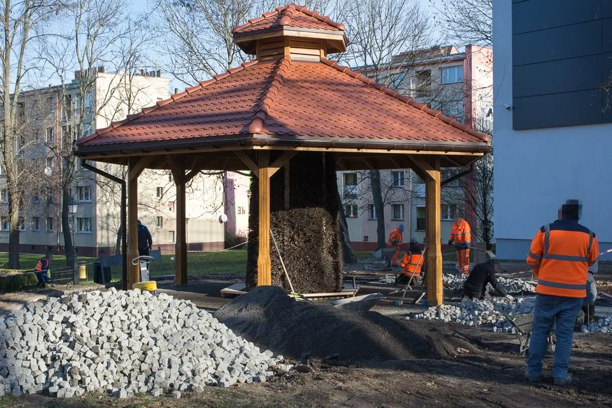 Bolesławiecka tężnia rośnie w oczach