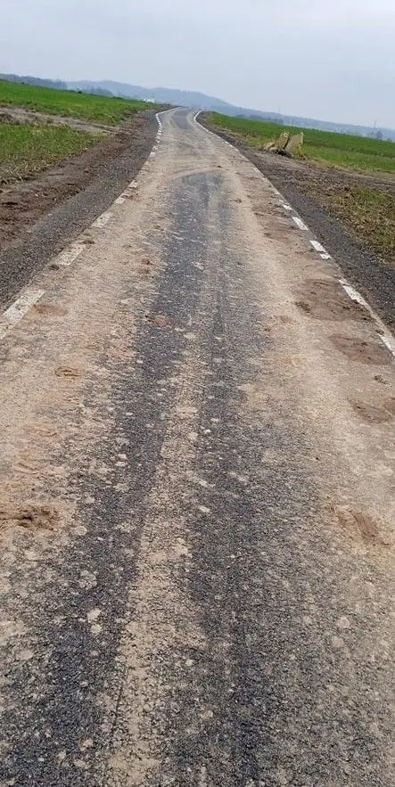 Zabłocona droga w Raciborowicach Górnych