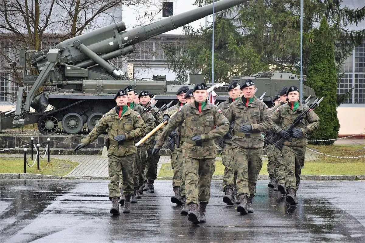 Święto Artylerzystów i ślubowanie uczniów klasy mundurowej z II LO w Bolesławcu