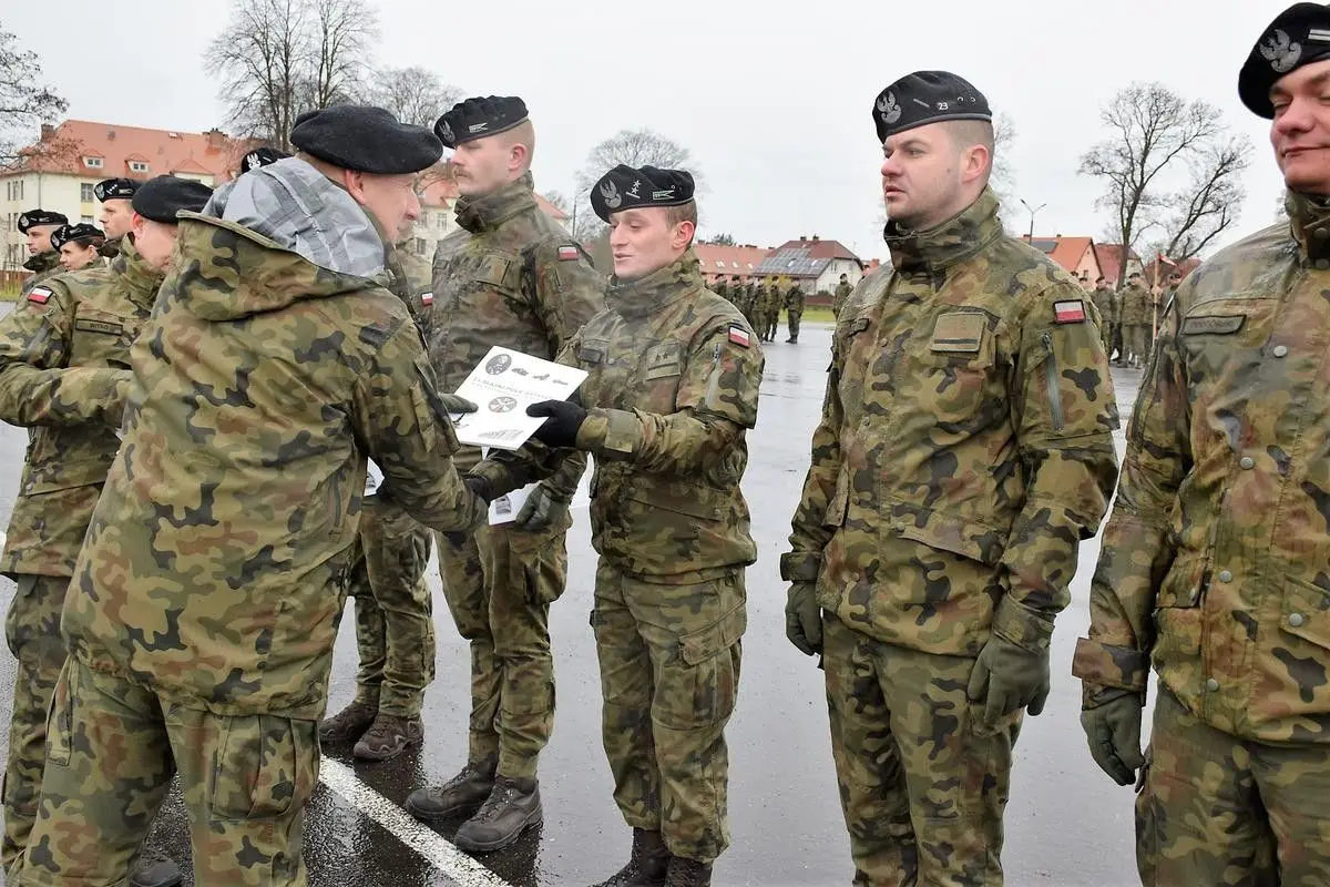 Święto Artylerzystów i ślubowanie uczniów klasy mundurowej z II LO w Bolesławcu