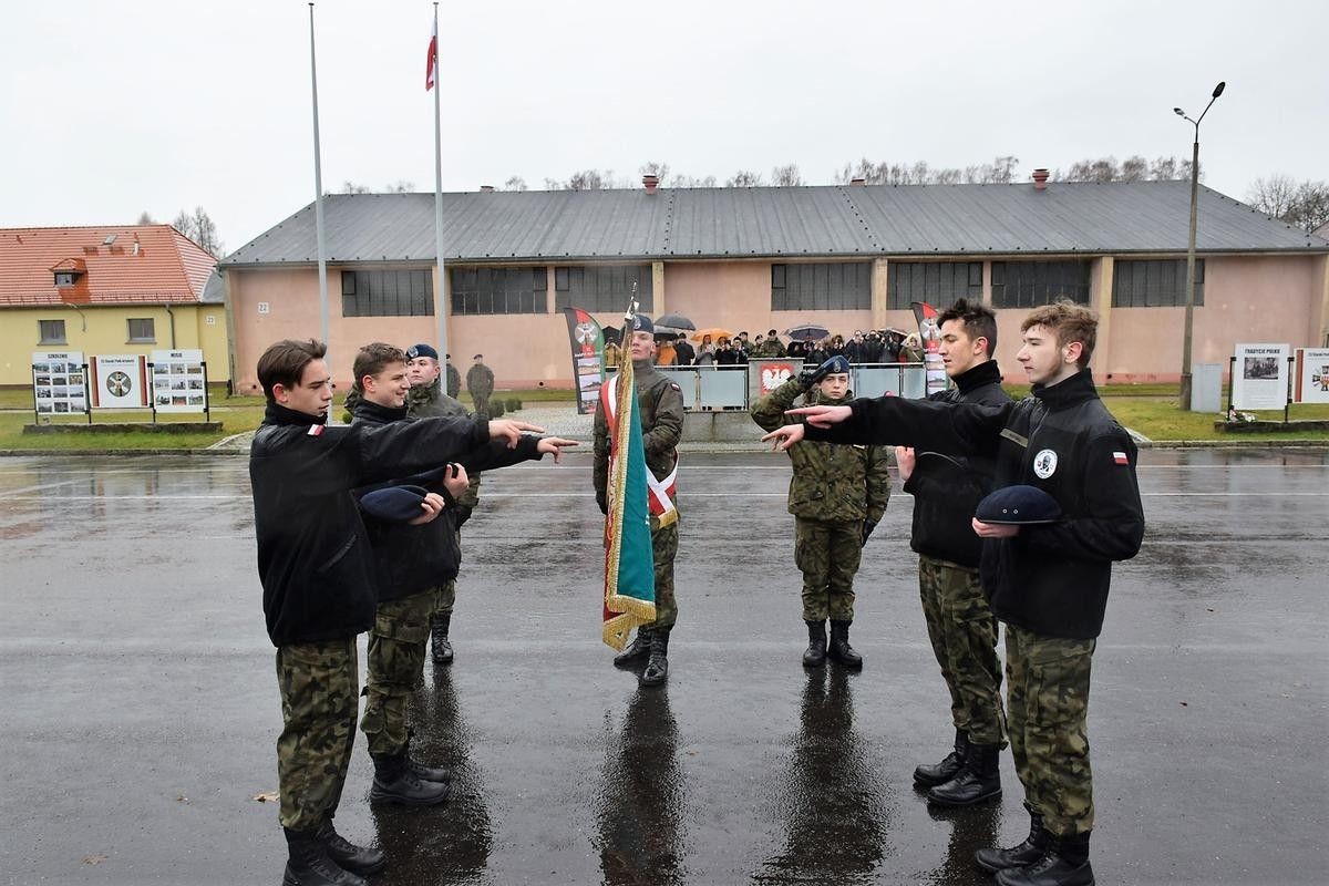 Święto Artylerzystów i ślubowanie uczniów klasy mundurowej z II LO w Bolesławcu