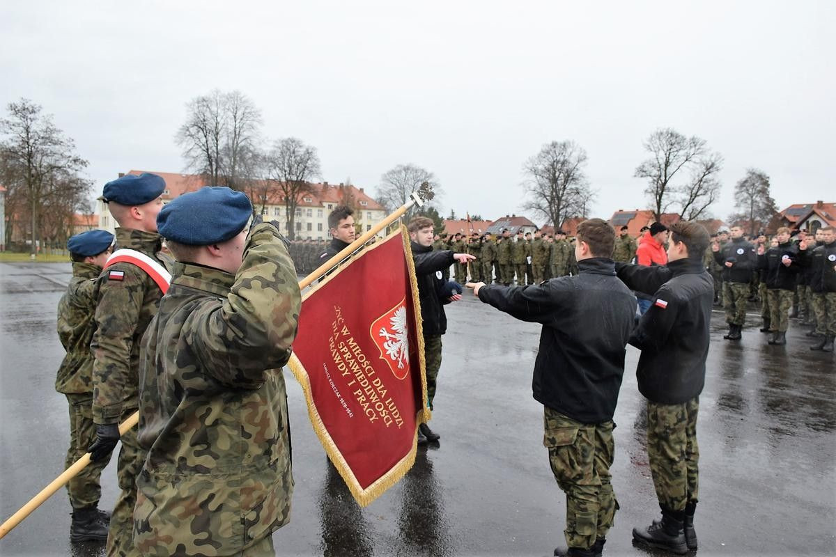 Święto Artylerzystów i ślubowanie uczniów klasy mundurowej z II LO w Bolesławcu