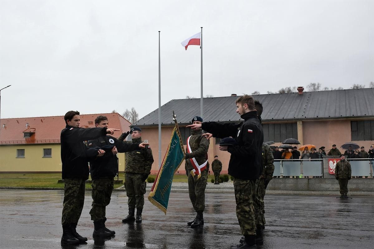 Święto Artylerzystów i ślubowanie uczniów klasy mundurowej z II LO w Bolesławcu