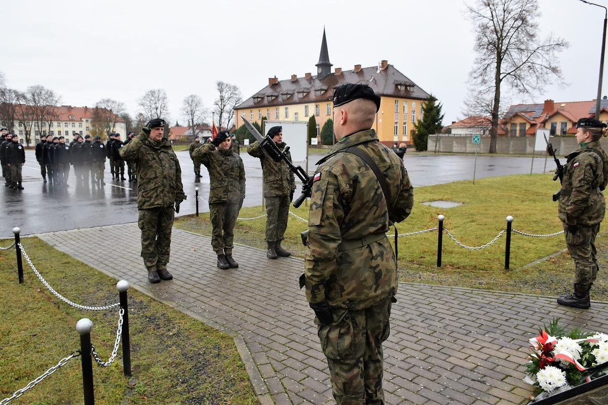 Święto Artylerzystów i ślubowanie uczniów klasy mundurowej z II LO w Bolesławcu