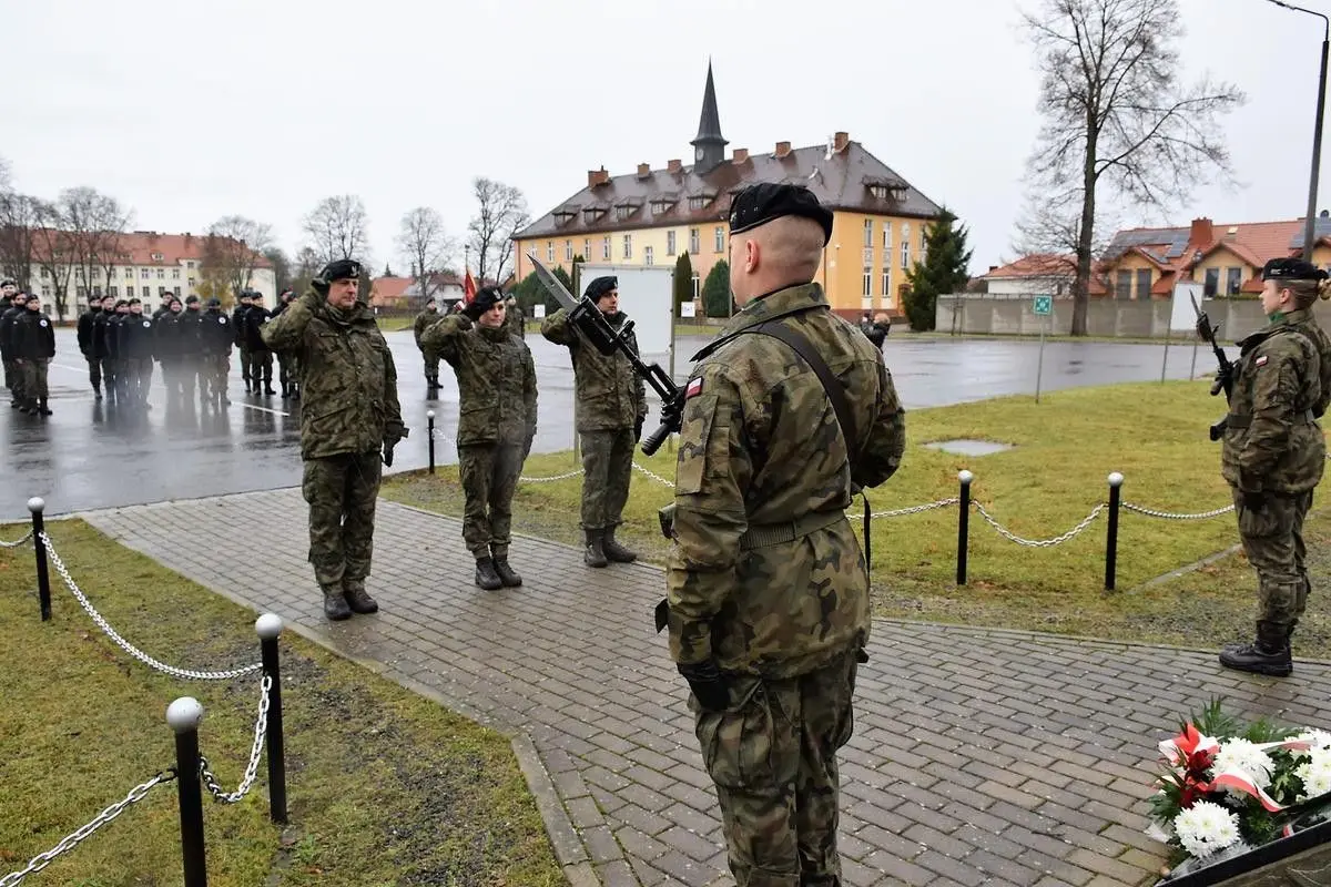 Święto Artylerzystów i ślubowanie uczniów klasy mundurowej z II LO w Bolesławcu