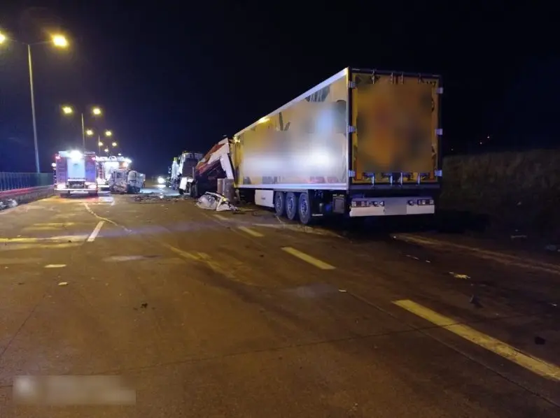 A4: Dwa wypadki z udziałem ciężarówek, w tym jeden śmiertelny