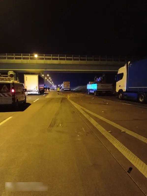 A4: Dwa wypadki z udziałem ciężarówek, w tym jeden śmiertelny