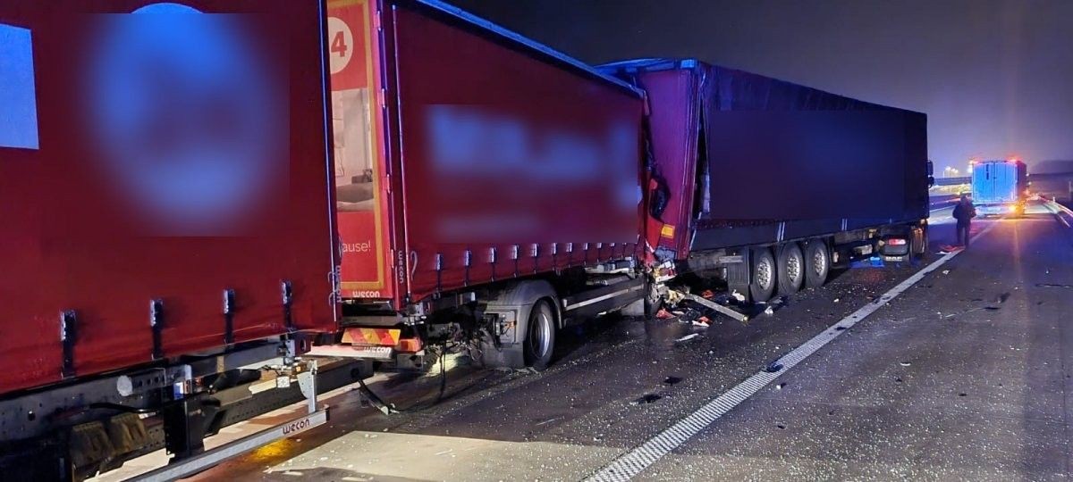 A4: Dwa wypadki z udziałem ciężarówek, w tym jeden śmiertelny