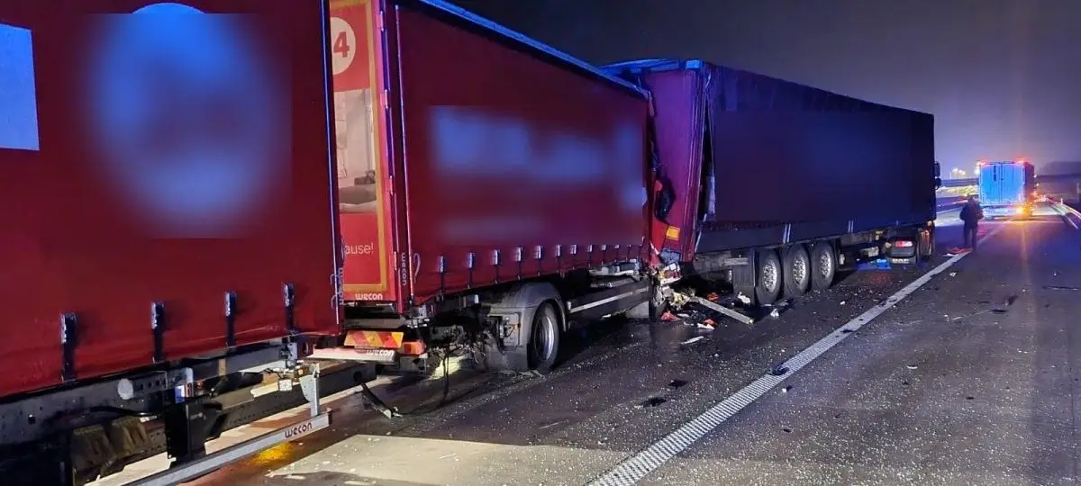 A4: Dwa wypadki z udziałem ciężarówek, w tym jeden śmiertelny