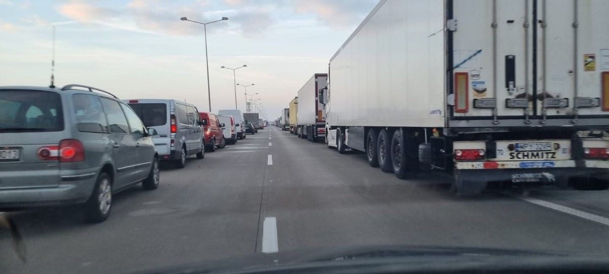 A4: Dwa wypadki z udziałem ciężarówek, w tym jeden śmiertelny