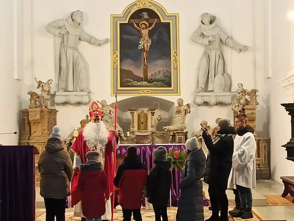 Mieszkańcy Zbaraża z paczkami