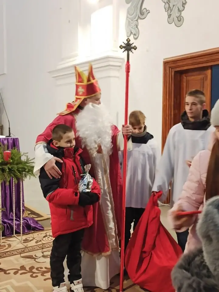 Mieszkańcy Zbaraża z paczkami