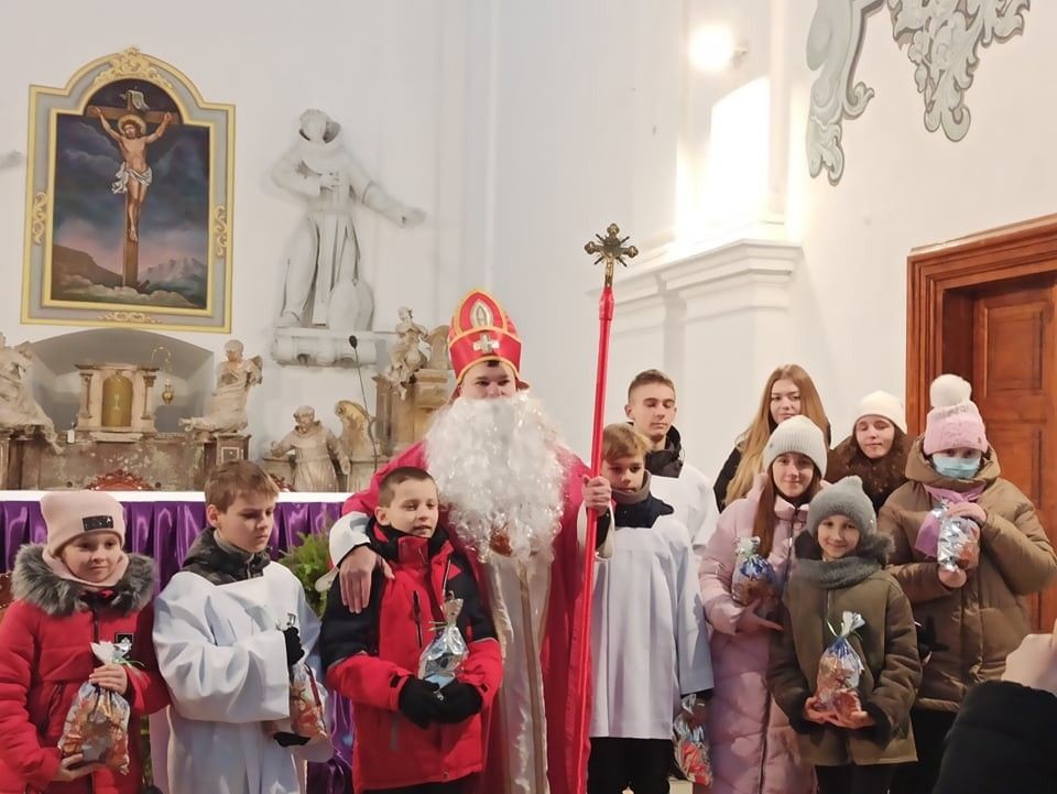 Mieszkańcy Zbaraża z paczkami