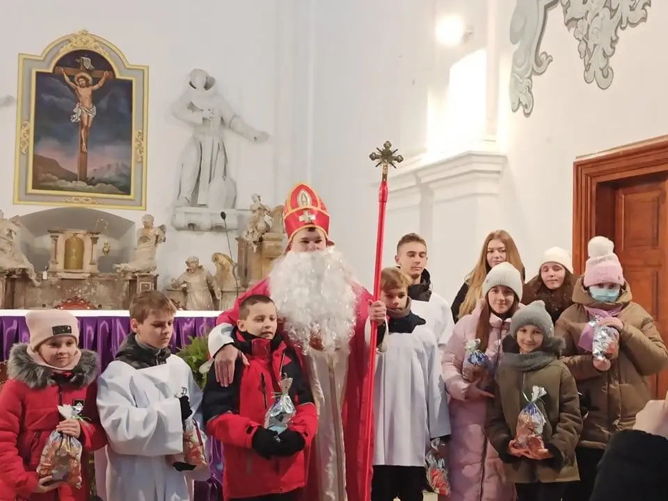 Mieszkańcy Zbaraża z paczkami