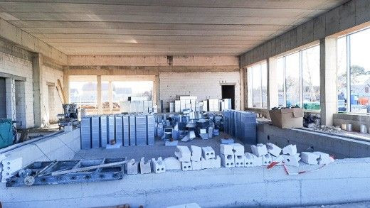 Prace przy Delfinku w Gromadce