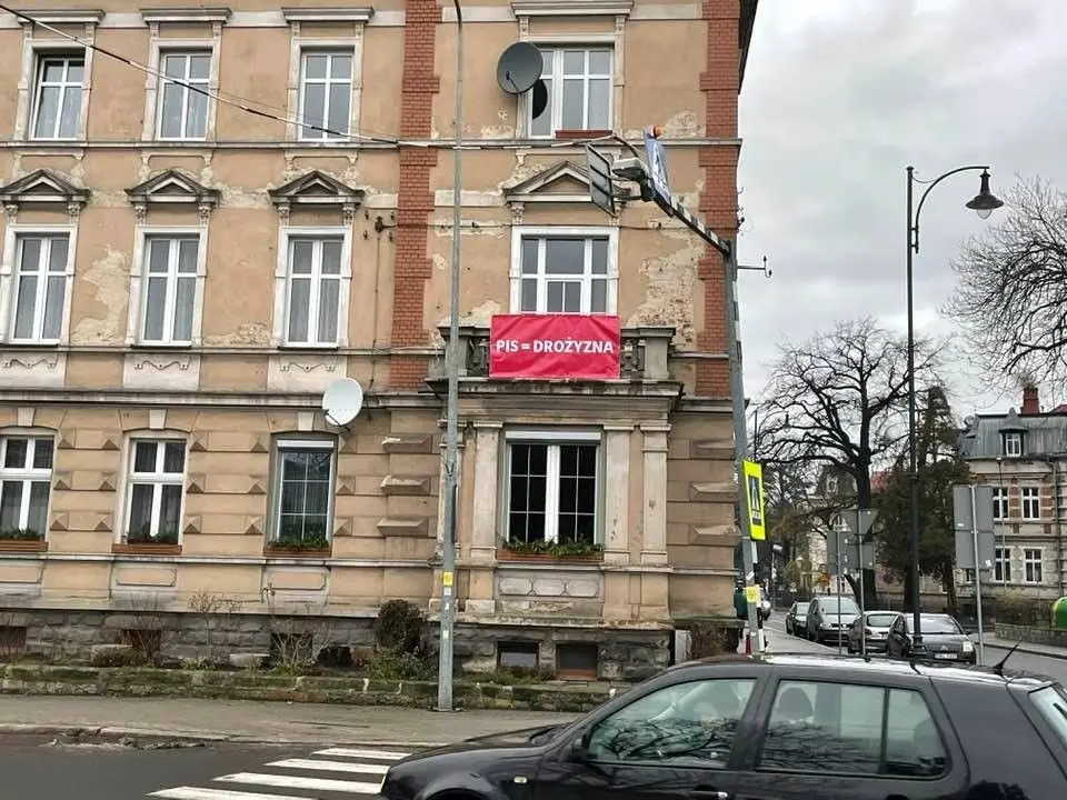 Osiem gwiazdek i PIS = drożyzna w Bolesławcu