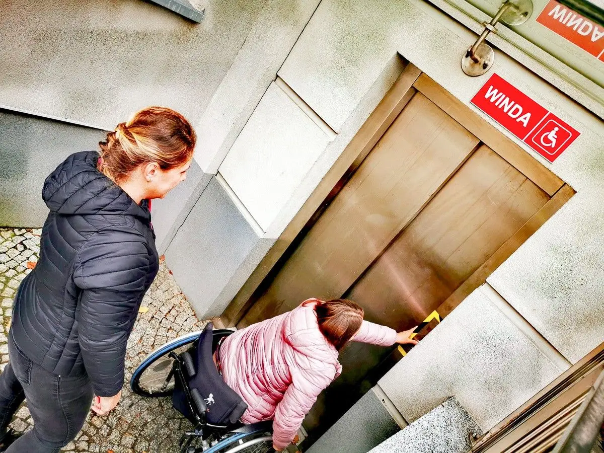 Z wyczuciem do osób o szczególnych potrzebach. Wyjątkowe szkolenie w bolesławieckim Starostwie