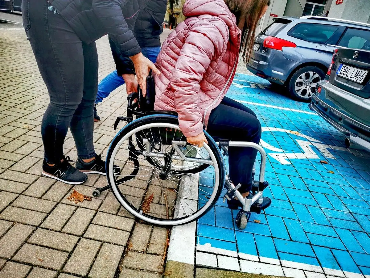 Z wyczuciem do osób o szczególnych potrzebach. Wyjątkowe szkolenie w bolesławieckim Starostwie
