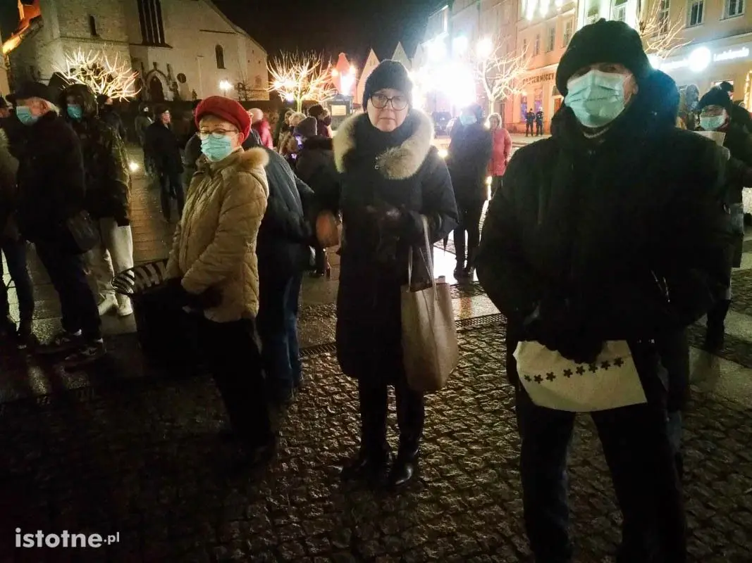 Protest przeciwko lex TVN na bolesławieckim rynku