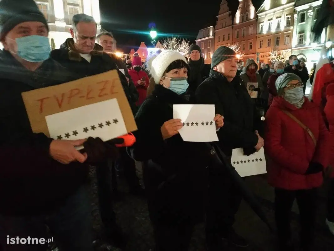 Protest przeciwko lex TVN na bolesławieckim rynku