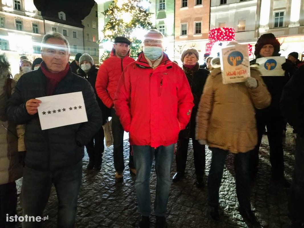 Protest przeciwko lex TVN na bolesławieckim rynku