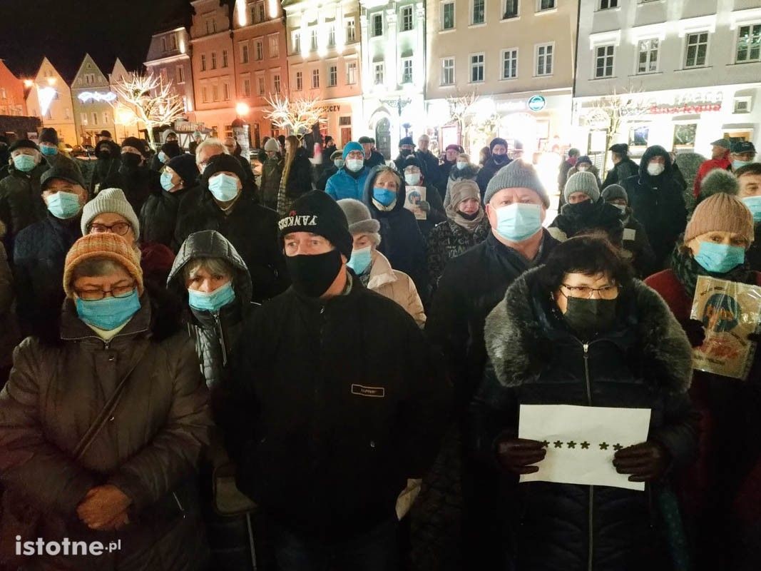 Protest przeciwko lex TVN na bolesławieckim rynku