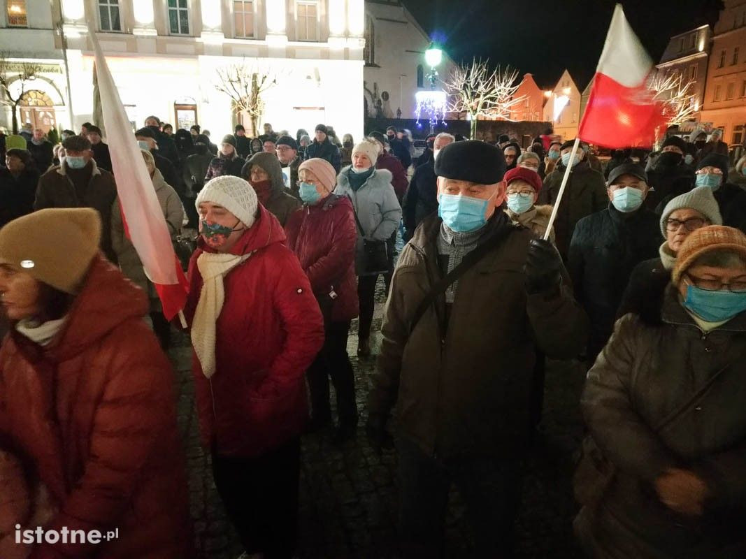 Protest przeciwko lex TVN na bolesławieckim rynku