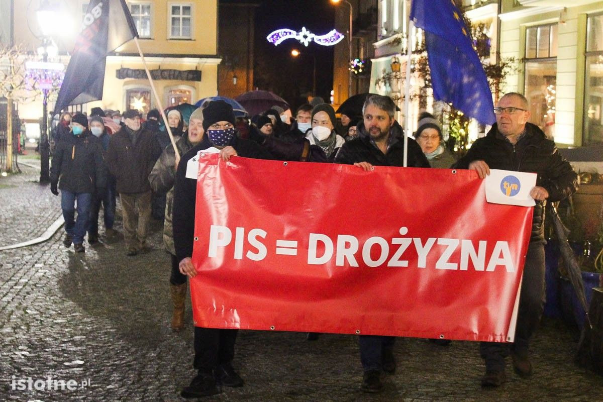 Protest przeciwko lex TVN na bolesławieckim rynku