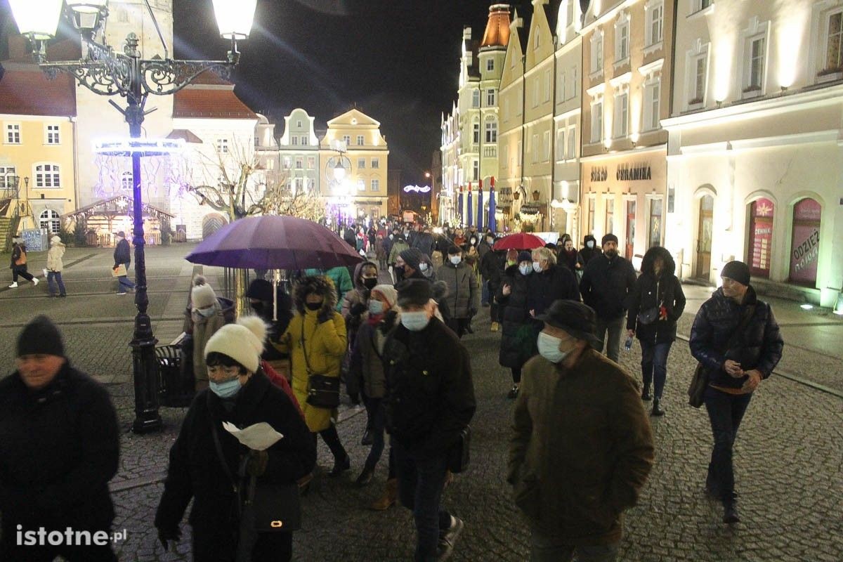 Protest przeciwko lex TVN na bolesławieckim rynku