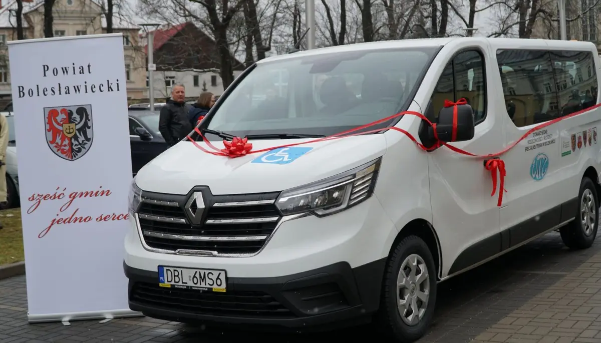 Warsztaty Terapii Zajęciowej z nowym busem