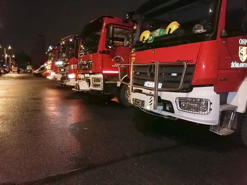 Strażacy z paczkami dla dzieci z chorobami nowotworowymi