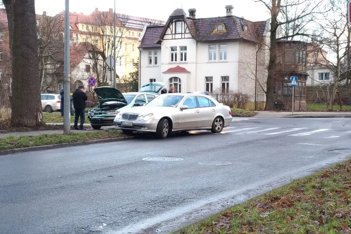 Kolizja na skrzyżowaniu Jeleniogórskiej i Leśnej w Bolesławcu