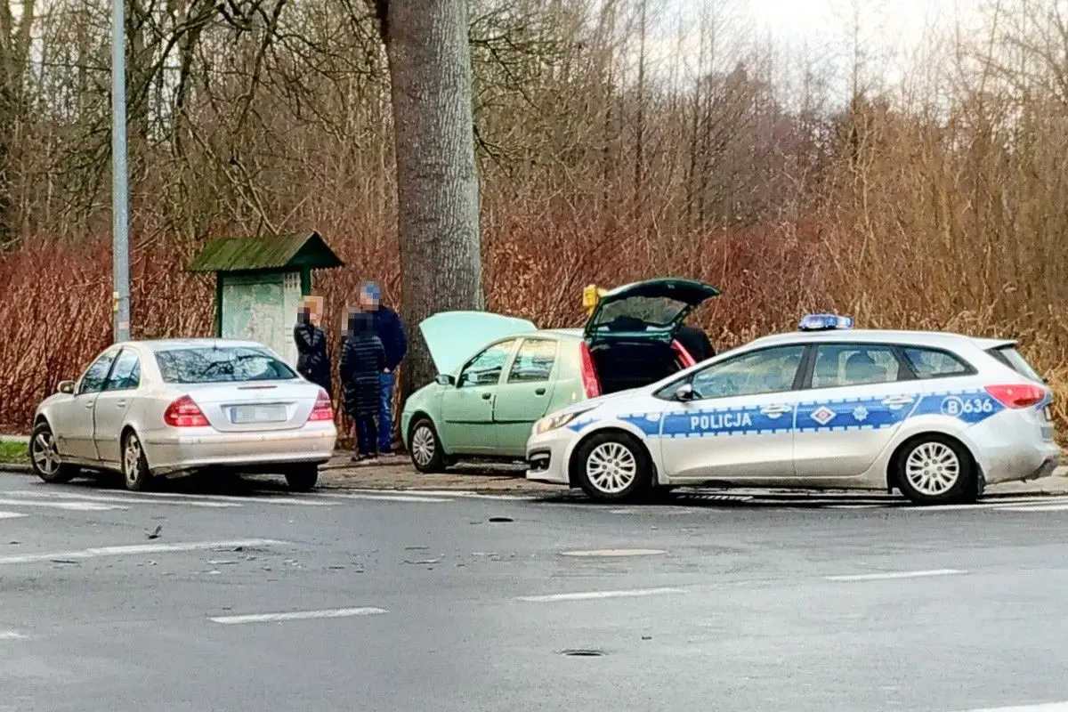 Kolizja na skrzyżowaniu Jeleniogórskiej i Leśnej w Bolesławcu