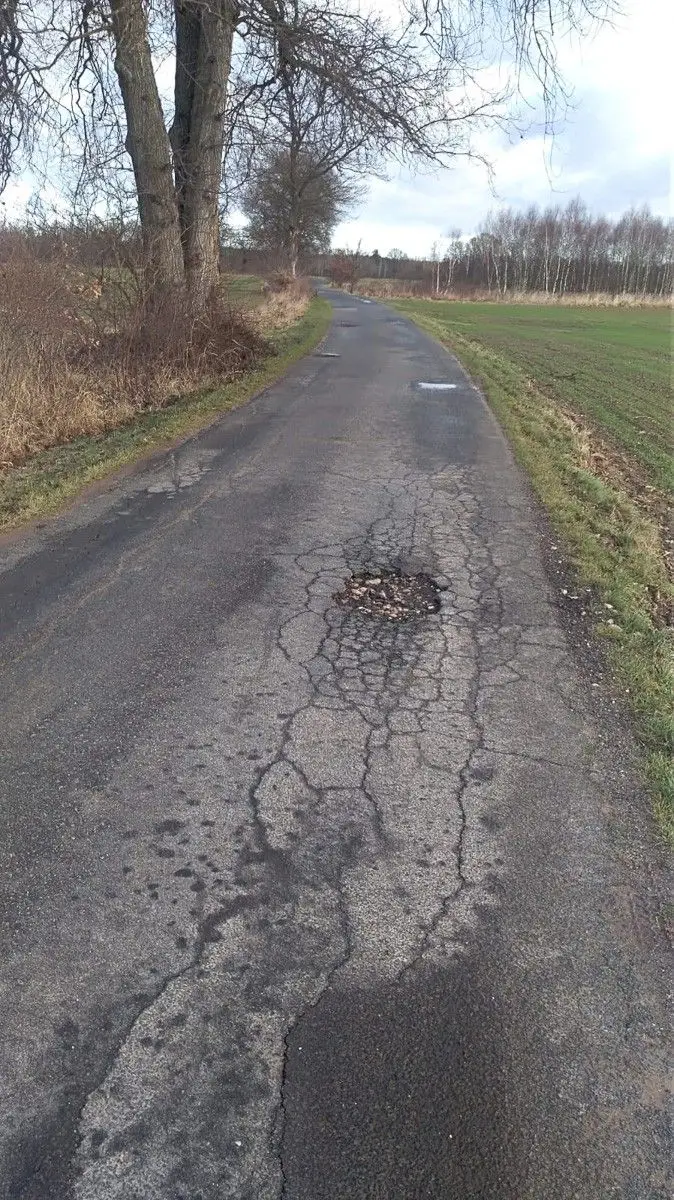 Dziurawa droga w gminie Bolesławiec