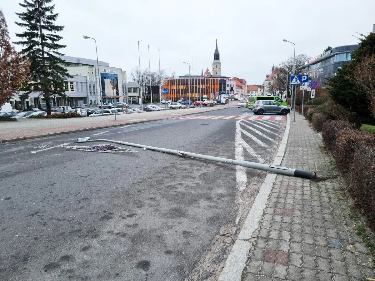 Latarnia runęła na Asnyka