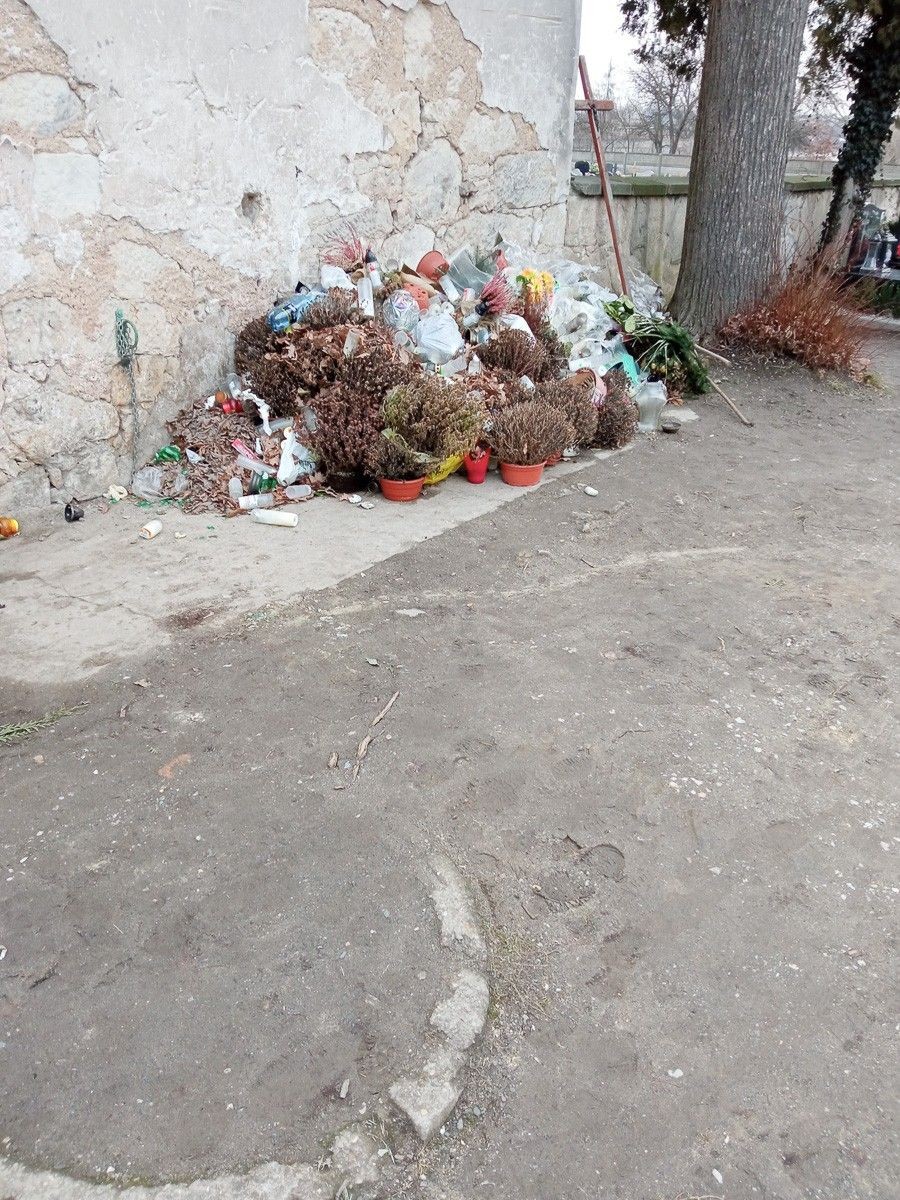 Cmentarz w Nowogrodźcu