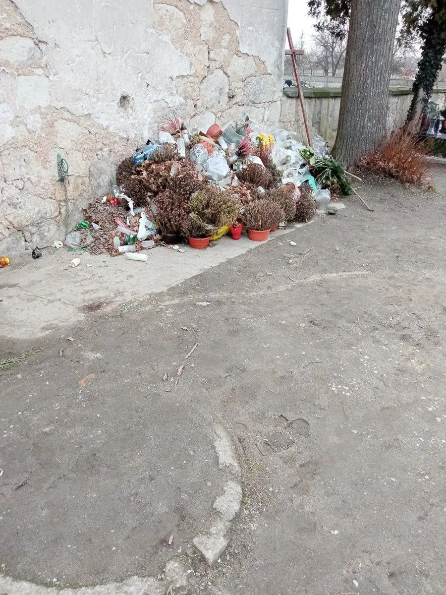 Cmentarz w Nowogrodźcu