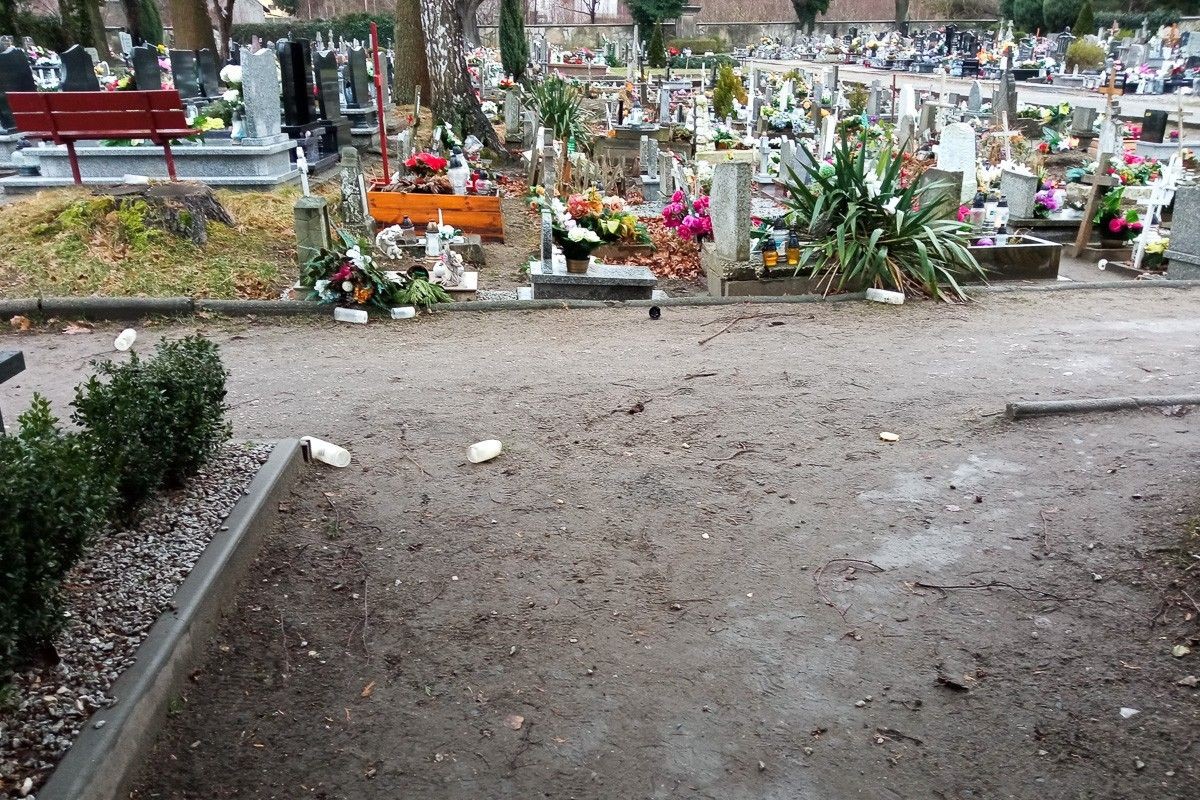 Cmentarz w Nowogrodźcu