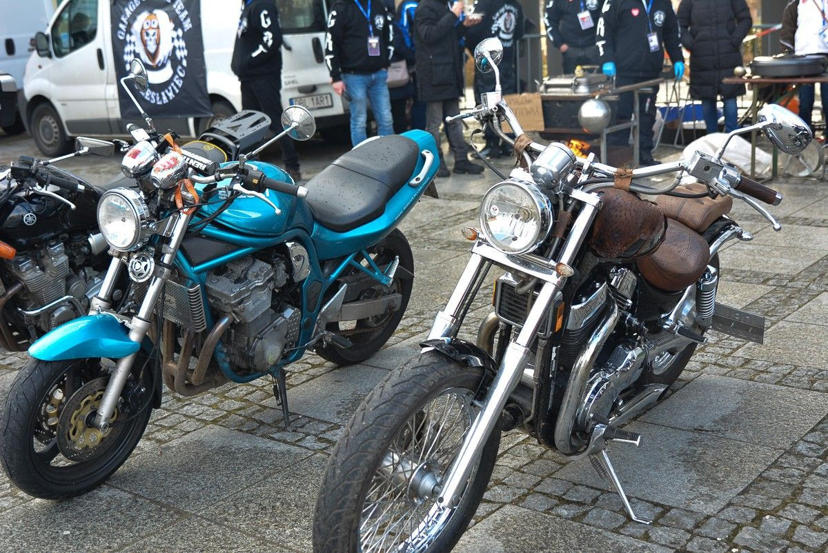 Rajdowa WOŚP i kapitalne motocykle przy Piłsudskiego w Bolesławcu
