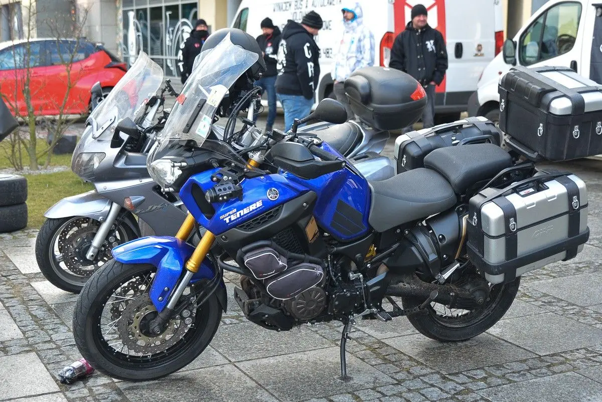 Rajdowa WOŚP i kapitalne motocykle przy Piłsudskiego w Bolesławcu