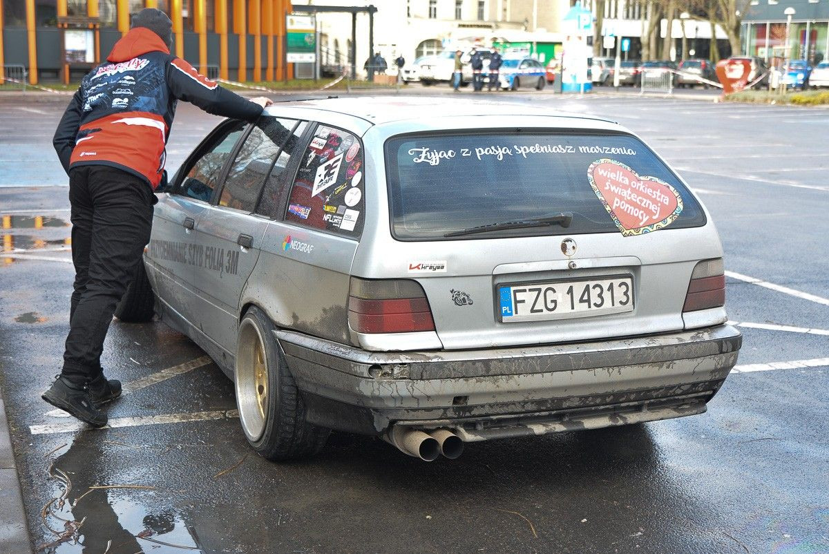 Rajdowa WOŚP i kapitalne motocykle przy Piłsudskiego w Bolesławcu