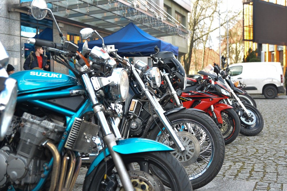 Rajdowa WOŚP i kapitalne motocykle przy Piłsudskiego w Bolesławcu