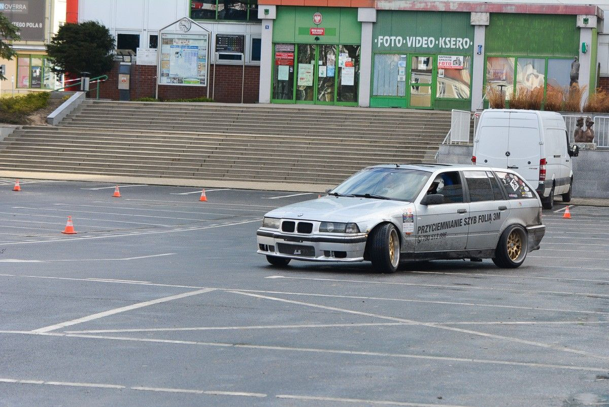 Rajdowa WOŚP i kapitalne motocykle przy Piłsudskiego w Bolesławcu