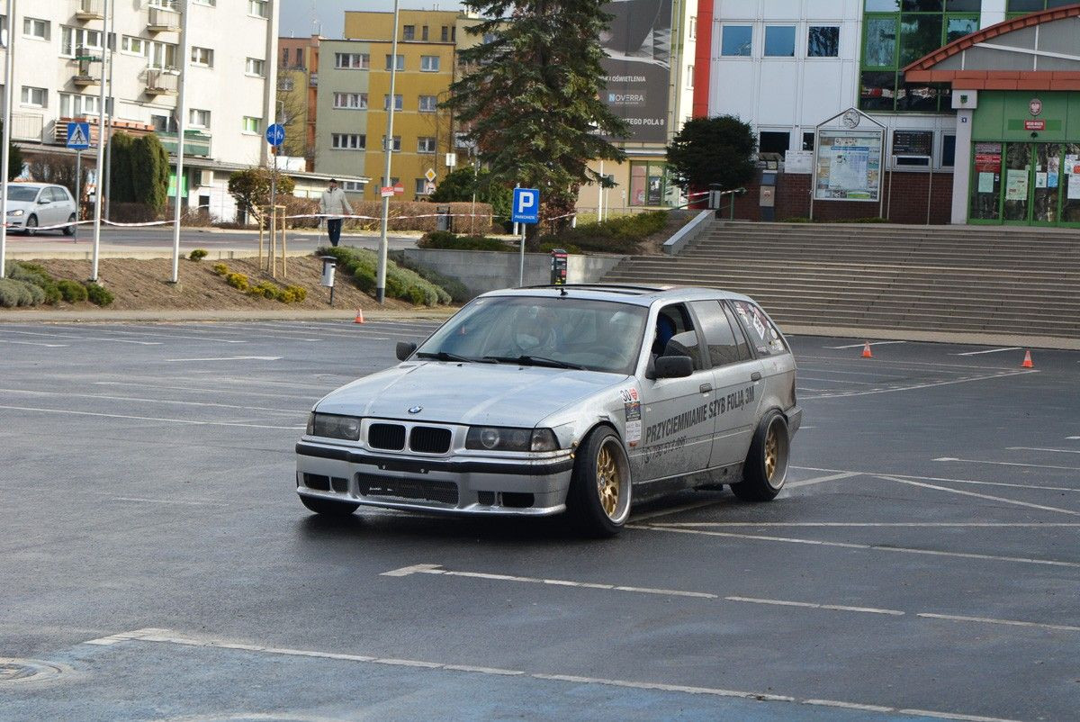 Rajdowa WOŚP i kapitalne motocykle przy Piłsudskiego w Bolesławcu